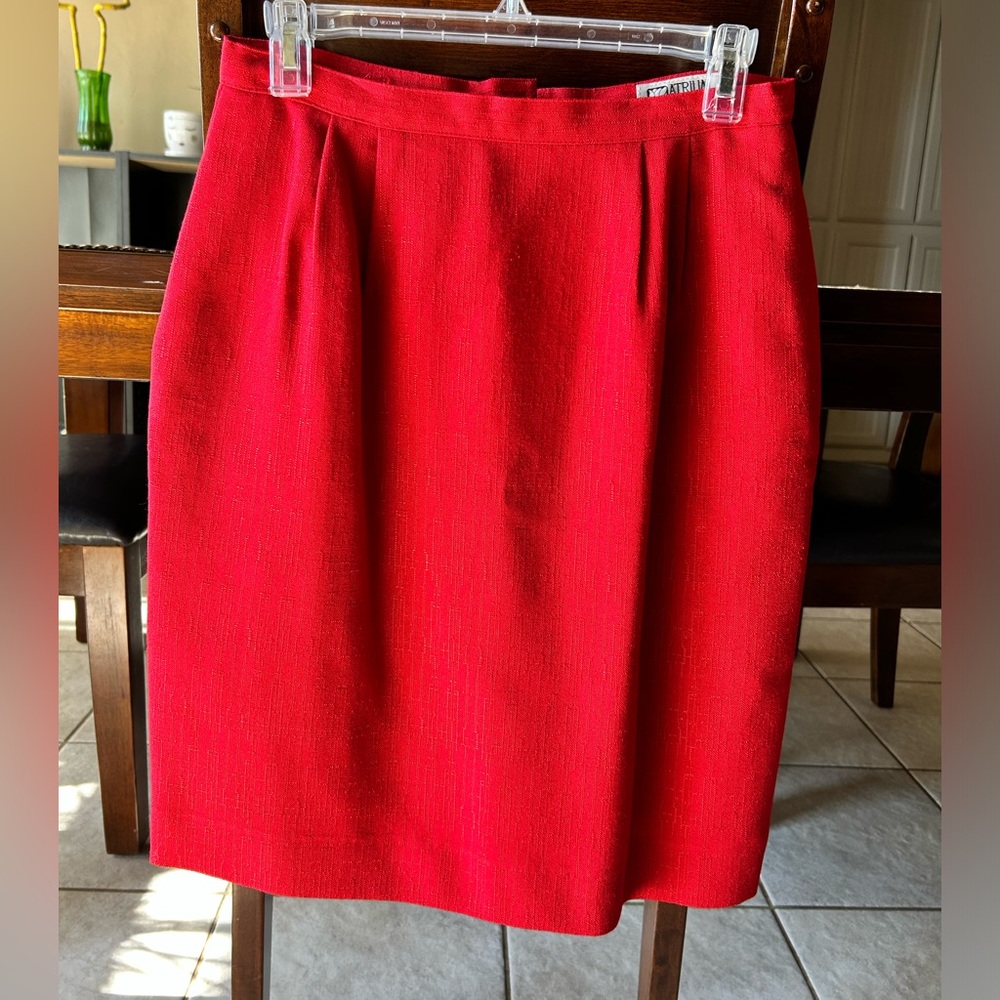 Atrium Collection Red Front Pockets Women’s size 8 Skirt
